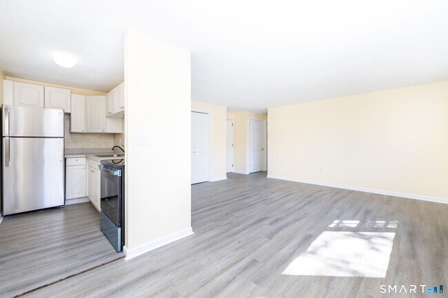 Building Photo - 117 Shadow Ln