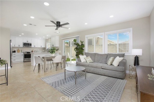 Building Photo - 757 S Brea Blvd