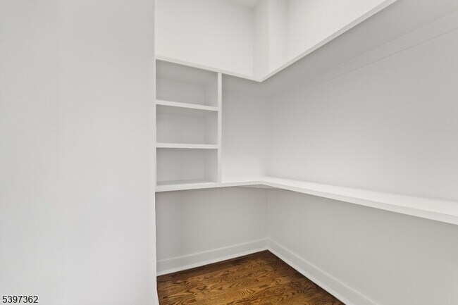 Building Photo - 8 Essex St