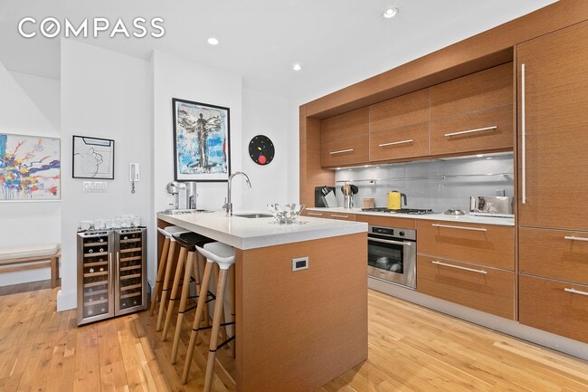Building Photo - Enormous ~1,285 s/f, designer condo Loft apt @OBBP 1 bedroom, 2 bathrooms + ~112 s/f terrace with...