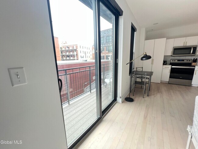 Building Photo - 385 Broadway