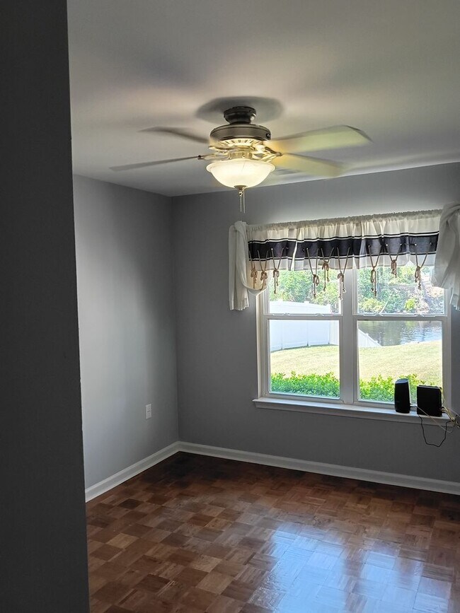 Building Photo - BRIDGEPORT