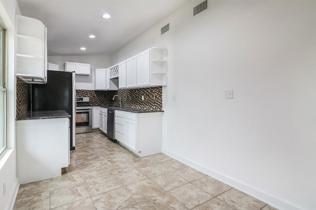 Building Photo - 1211 Gate Ln Dr