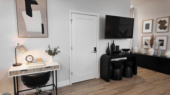 Building Photo - 1424 N Park Pl