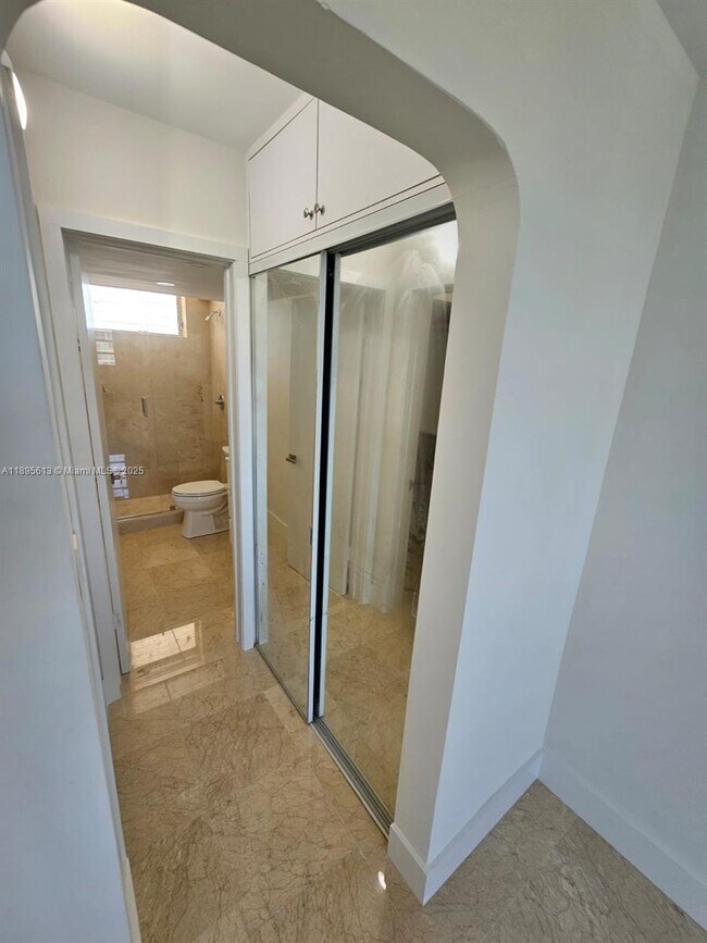 Building Photo - 2905 Point E Dr