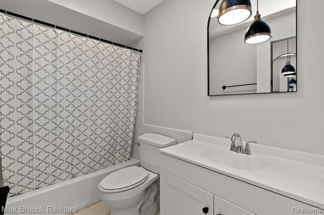 Building Photo - 15249 E 9 Mile Rd