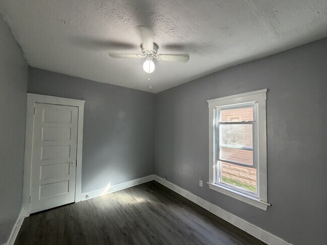 Building Photo - 3586 W 47th St