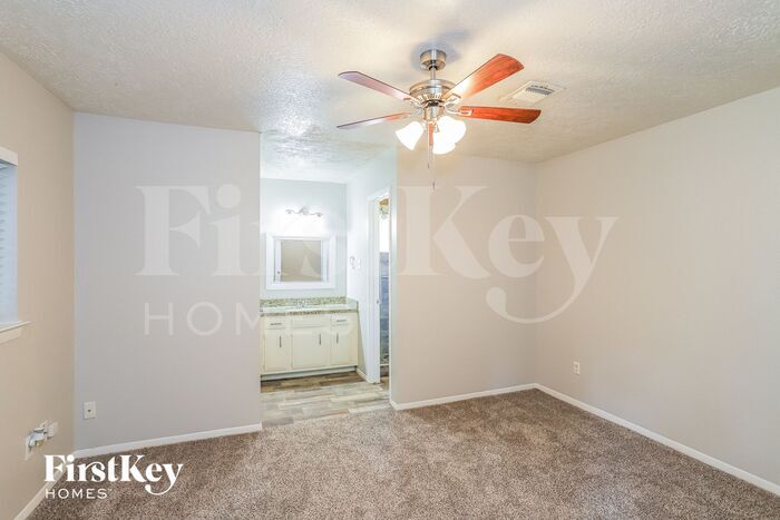 Building Photo - 3813 Clover Ln