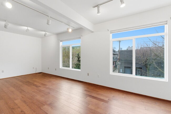 Building Photo - 2275 NW Kearney St