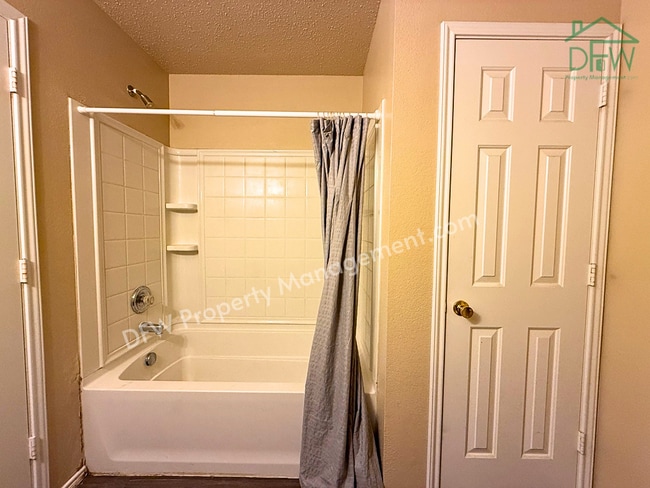 Building Photo - 2-Story 4 BR Home with Large Backyard & Game Room