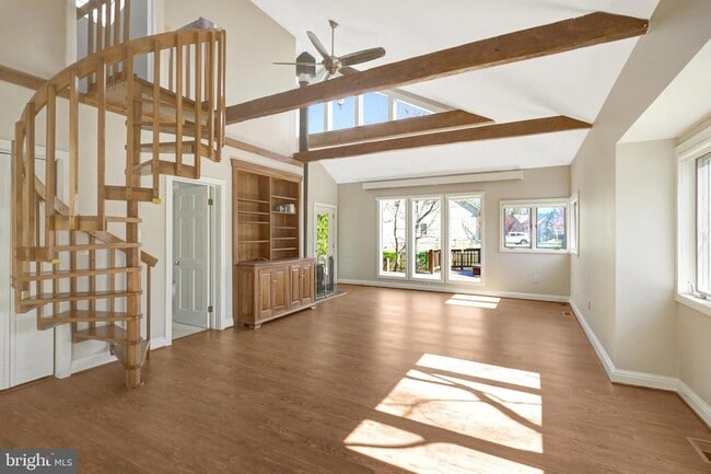 Building Photo - 2031 Hillside Dr