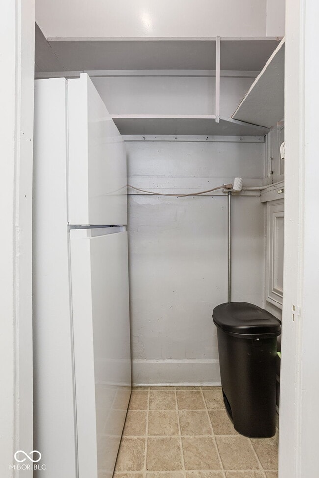 Building Photo - 784 Woodruff Pl E Dr