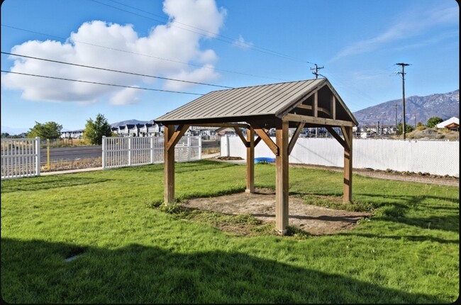 Building Photo - 909-1520 1520 N Cir