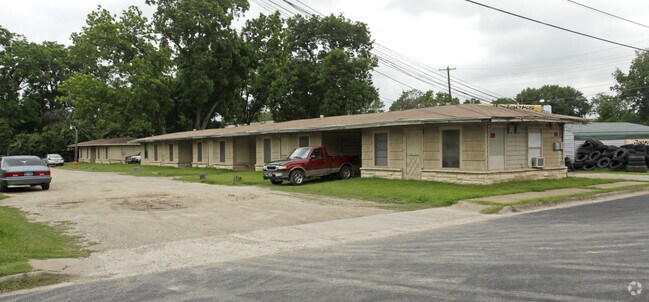 Building Photo - 620 Gunter St