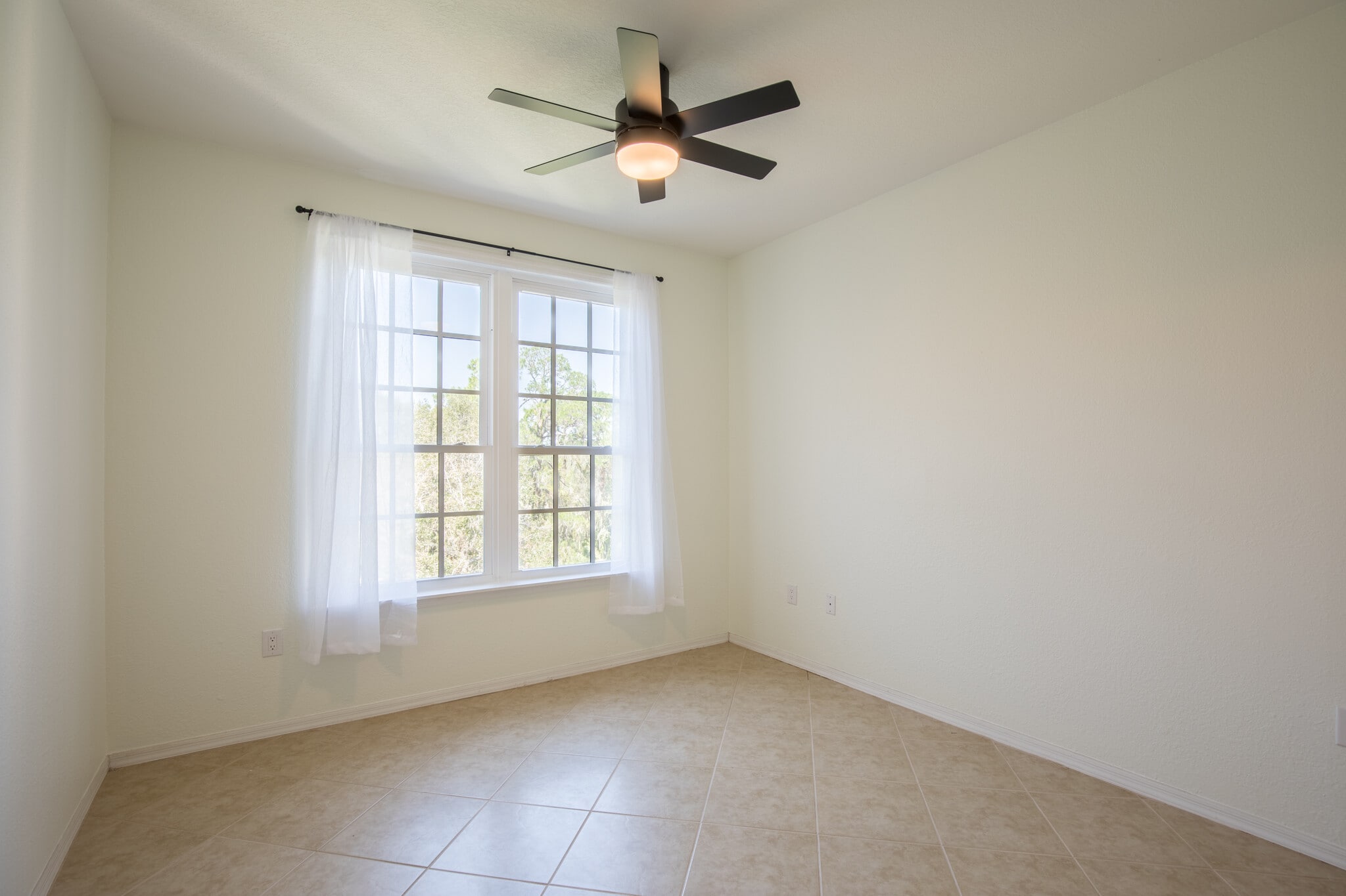 Building Photo - 4106 Central Sarasota Pky