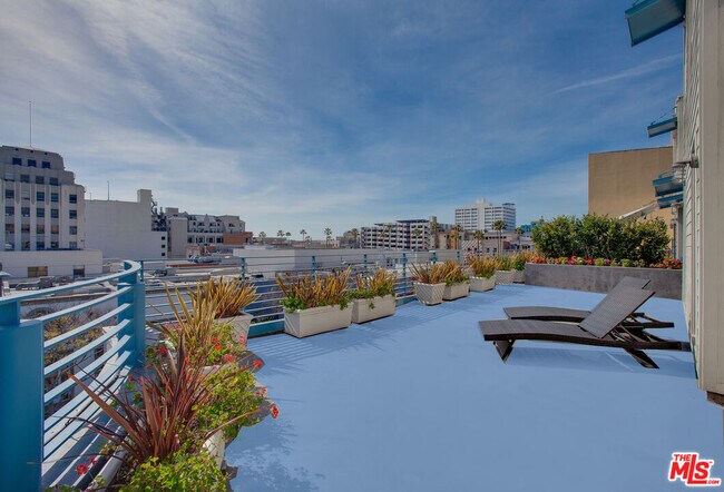 Building Photo - 1358 4th St