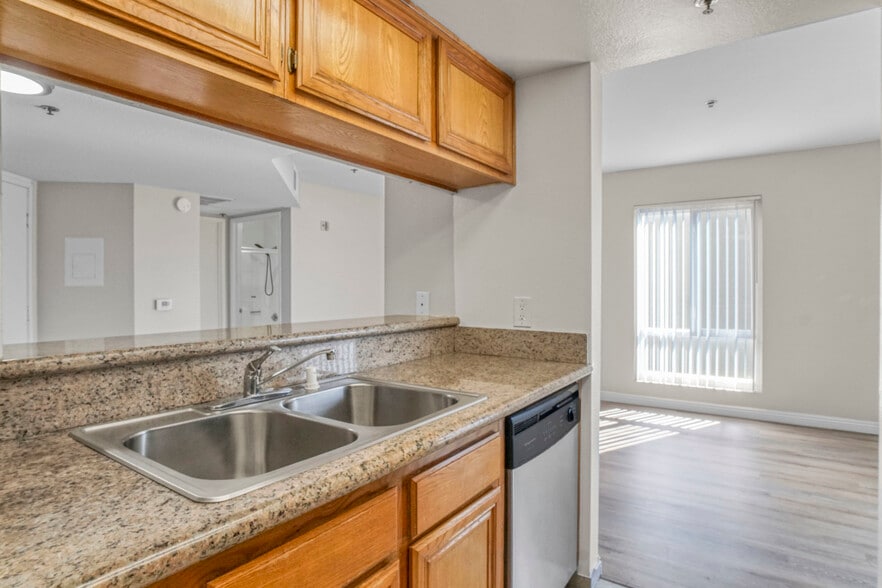 Primary Photo - 511 Carondelet Apartments