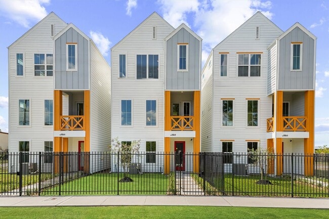 Primary Photo - 3903 F Pinemont Dr