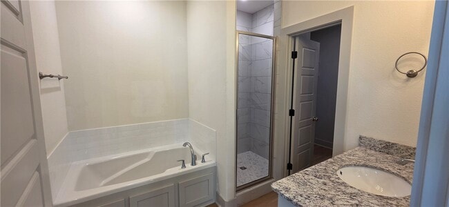 Building Photo - 941 Petit Jean St