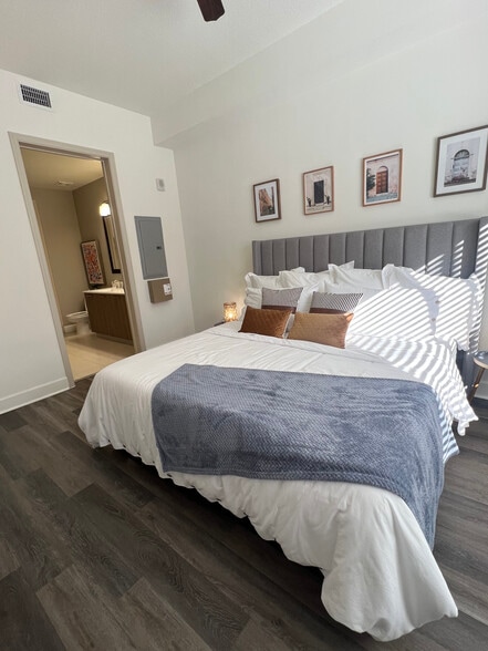 Building Photo - 5084 NW 84th Ave