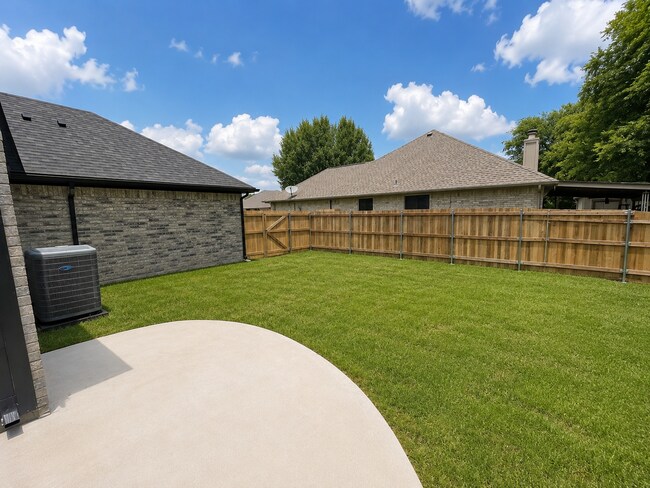 Building Photo - 1705 Creekside Ave