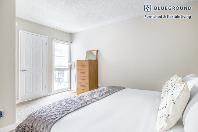 Building Photo - 616 Esplanade-SI FL2-ID440