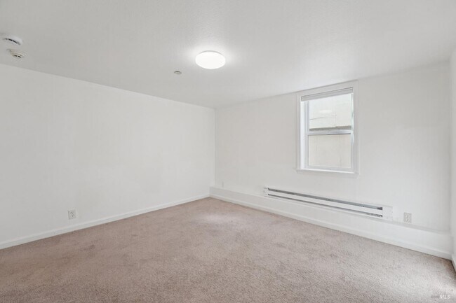 Building Photo - 735 Sir Francis Drake Blvd