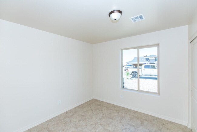 Building Photo - El Rancho Encantado