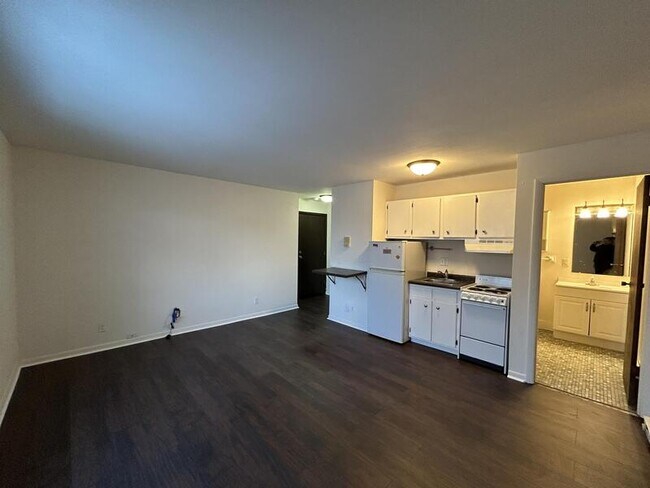 Building Photo - 134 E Johnson St