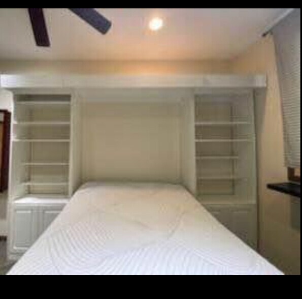 Queen bed (Automatic with massage) - 851 9th St