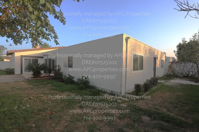 Building Photo - 17679 San Vicente St