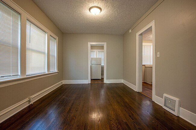 Building Photo - 3 bedroom duplex in Midtown