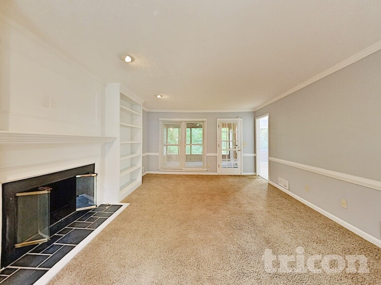 Building Photo - 215 Comstock Ct