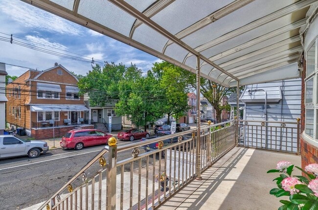 Building Photo - 310 Cator Ave