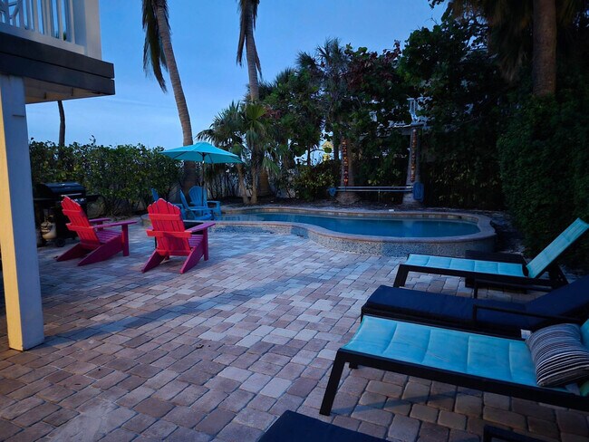 Building Photo - 100 7th St S