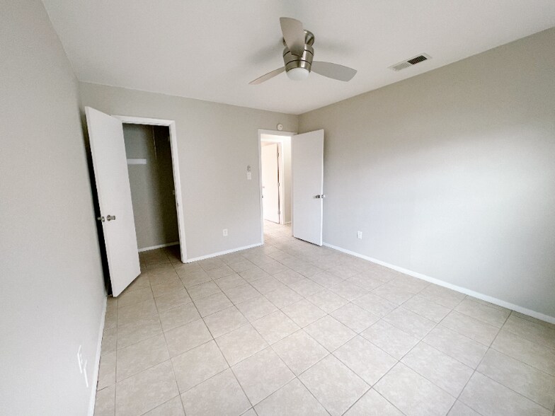 Building Photo - 1602 Dale Cove