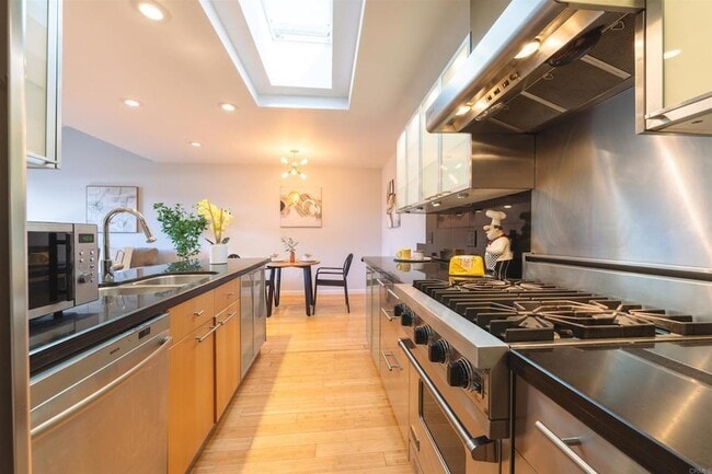 Building Photo - 1615 Hotel Cir S