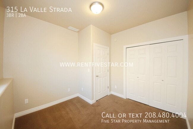 Building Photo - 315 La Valle Strada