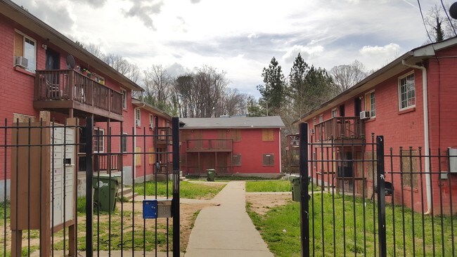 Main entrance - 176 Troy St