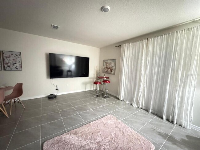 Building Photo - 2369 Penguin Blvd