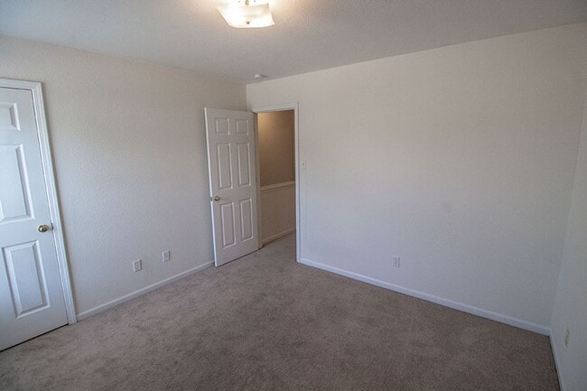 Building Photo - 5200-5202 Tessa Way