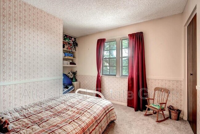 Building Photo - 9108 W 75th Pl