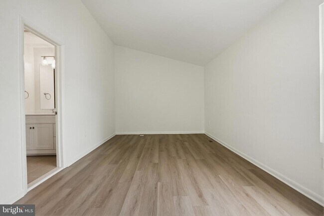 Building Photo - 2846 Schoolhouse Cir