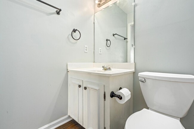 Building Photo - 210 N. Ross, Unit E