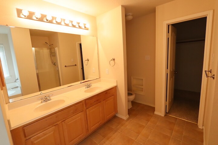 Building Photo - 1000 Warbler Ln