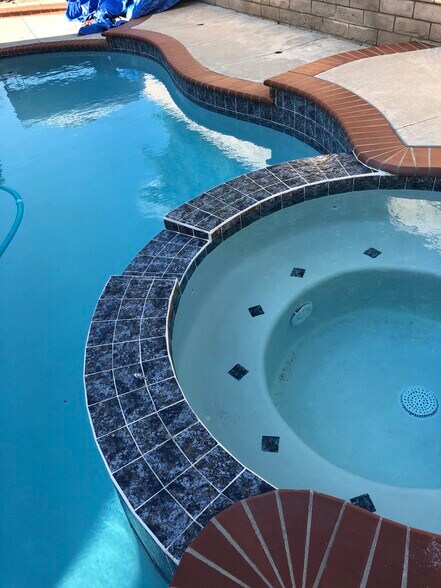 Building Photo - 15550 La Entrada Dr