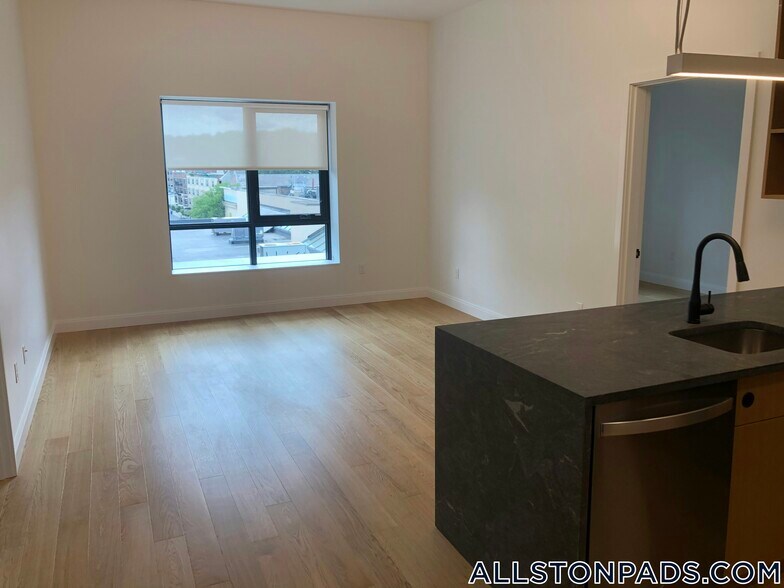 Building Photo - 83 Gardner St