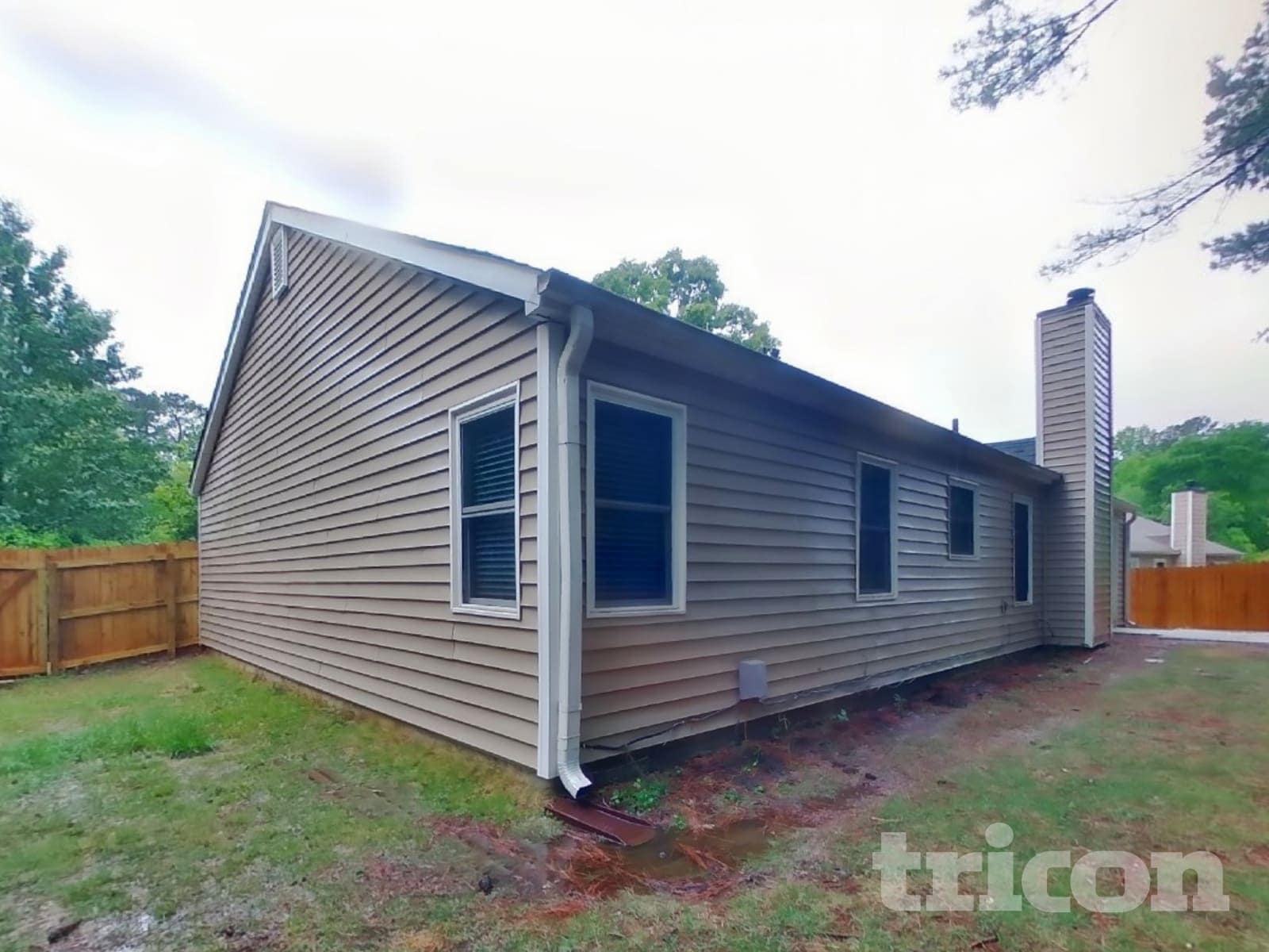 Building Photo - 811 Riverstone Ln