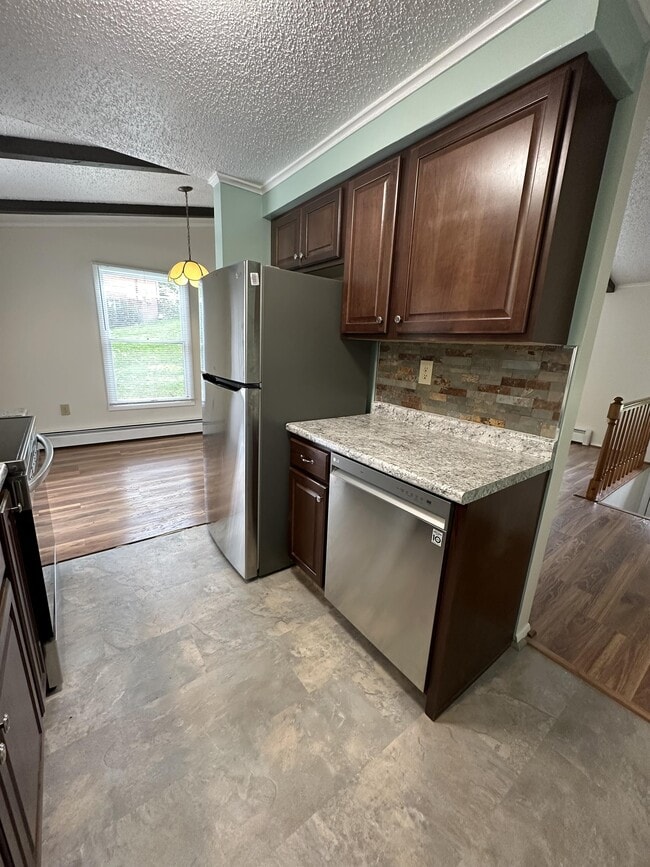 Building Photo - 61 Belgium Hill Rd