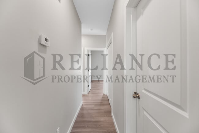 Building Photo - 5123 N Cypress St